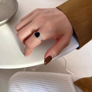Minimalist 925 sterling silver ring with black heart agate and braided metal texture