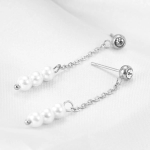 Elegant 18K gold earrings with long chains, sparkling crystals and white pearls for women