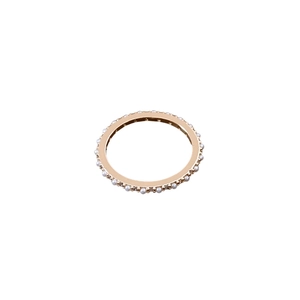 Anillo minimalista chapado en oro de 14K con elegantes perlas blancas en banda dorada