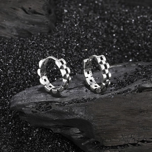 Minimalist S925 sterling silver chain link hoop earrings with woven texture on black sand