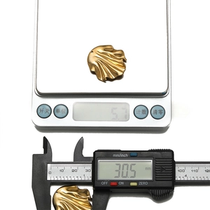 Detail of 30.5mm gold wave texture heart charm weighing 5.7g for jewelry making