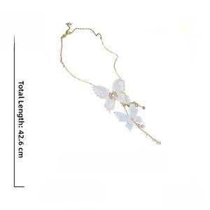Détails du collier papillon en dentelle avec perles, strass et dimensions précises