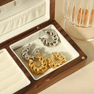Boucles d'oreilles créoles torsadées en acier inoxydable plaqué or 18 carats et argent