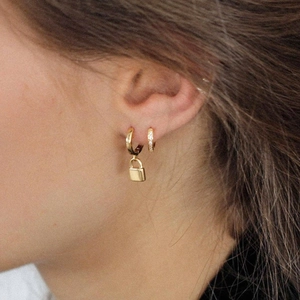 Boucles d'oreilles cadenas dorées avec micro-diamants pour femme au style punk