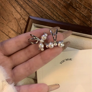 Sparkling zircon pearl butterfly ear clips in silver finish for non-pierced ears
