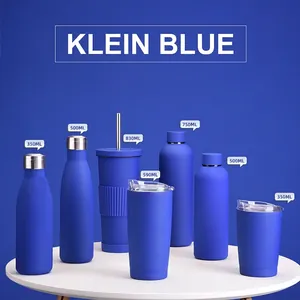 Ensemble de bouteilles d'eau et tasses à café en acier inoxydable bleu Klein assortis