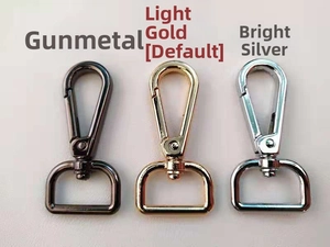 Nahaufnahme von Karabinerhaken in Gunmetal, Lichtgold und hellem Silber für Taschen