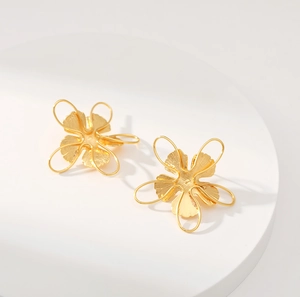 Elegant 18K gold-plated brass floral stud earrings with minimalist woven flower design