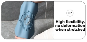 Dettaglio della forte flessibilità della copertura del lavandino in silicone blu tesa