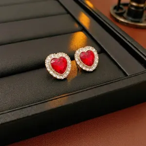 Set di gioielli vintage con cuori rosso rubino e scintillanti diamanti bianchi