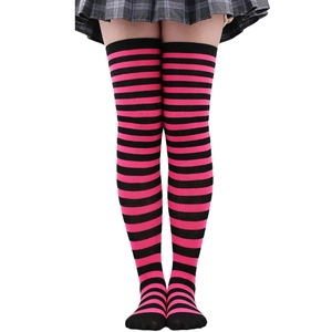 Calze sopra il ginocchio a righe rosa e nere da donna in morbida maglia