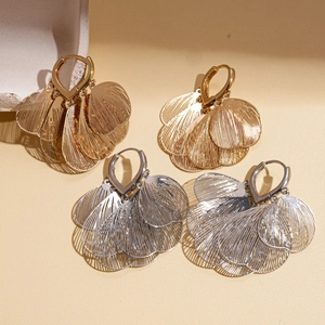 Metallic hollow heart petal hoop earrings in gold and silver finishes for women