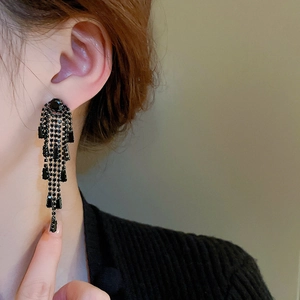 Boucles d'oreilles pendantes vintage gothiques noires avec strass brillants femme