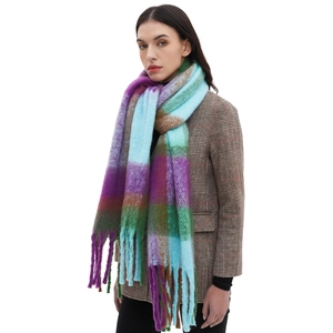 Plaid oversized thick scarf for women with colorful boucle yarn and fringe edges