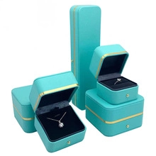 Boîtes à bijoux en similicuir turquoise avec bordure dorée pour bagues et colliers