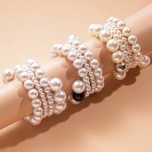 Ensemble de bracelets multicouches en perles d'imitation avec accents noirs pour femme