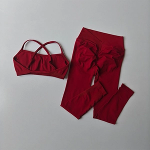 Ensemble de yoga rouge foncé sans couture avec brassière dos croisé et legging taille haute