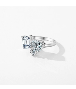 Detail view of s925 silver ring featuring emerald and pear cut simulated diamonds