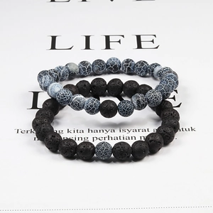 Ensemble de bracelets en pierre de lave et pierre noire de style monochrome minimaliste