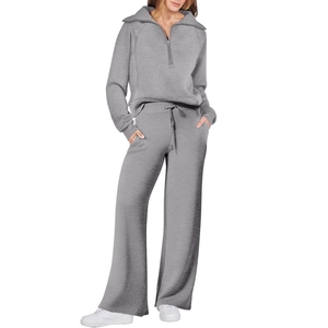 Completo sportivo grigio da donna con felpa a mezza zip e pantaloni larghi a vita alta