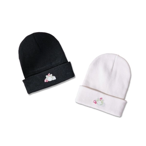 Bonnets en tricot noir et blanc avec broderie mignonne de grenouille fraise