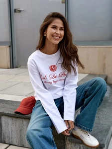Λευκό vintage βαμβακερό μακρυμάνικο T-shirt με κόκκινα γράμματα και λογότυπο αλόγου