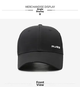 Vue de face d'une casquette de baseball noire avec lettrage RUIEE blanc et œillets d'aération