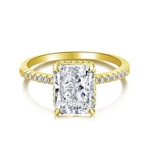 Eleganter vergoldeter Ring mit quadratischem Edelstein und Pavé-Besatz