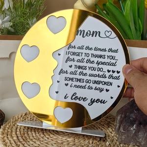 Detail of acrylic round plaque for Mom with gold mirror heart cutouts and text