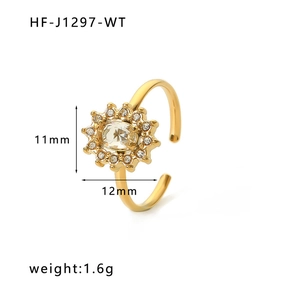 Detailed view of sunflower charm on gold ring with zirconia inlay and 11x12mm dimensions