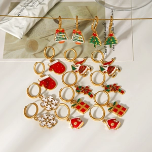 Parure de boucles d'oreilles de Noël avec breloques émaillées dorées et sapins