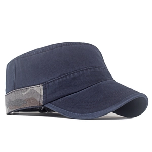 Berretto militare in cotone blu navy con pannello mimetico laterale vista a 45 gradi