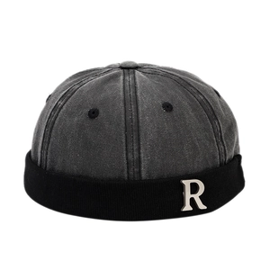 Berretto Miki vintage in denim lavato grigio scuro con logo R in metallo su bordo nero