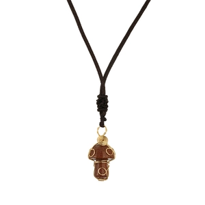 Pendentif champignon en pierre dorée enveloppé de fil d'or sur collier tressé réglable