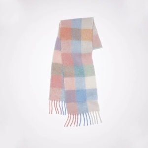 Écharpe à carreaux colorés aspect cachemire avec détails de franges sur fond blanc