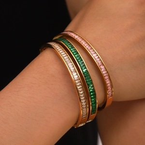 Three-piece 18K gold stainless steel bangle set with emerald and pink zircon stones
