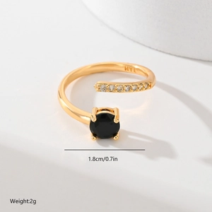 Detailed view of gold leaf ring with black gemstone, measurements and weight specification