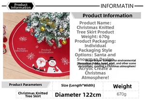 Détail du tapis de sapin de Noël tricoté rouge avec père Noël et bonhomme de neige