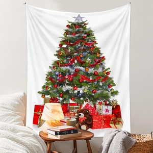 Dettaglio arazzo albero di Natale con scatole regalo rosse e orsetto in una stanza