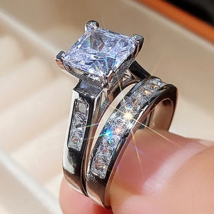 Elegant silver square princess cut zircon ring set with matching eternity band stones