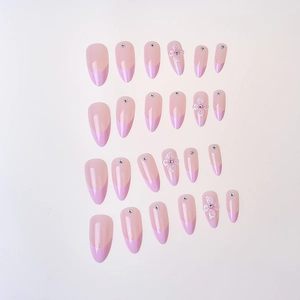 Rosa Mandel-Kunstnägel mit 3D-Blumen und funkelnden Strasssteinen im Set