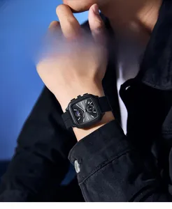 Montre à quartz carrée pour homme avec cadran phases de lune et bracelet silicone