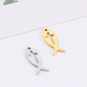 Minimalistische Fisch-Anhänger aus Edelstahl mit Kreuz-Ausschnitt in Gold und Silber