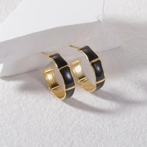 18K gold plated titanium steel bamboo C-shape hoop earrings with black enamel inlay
