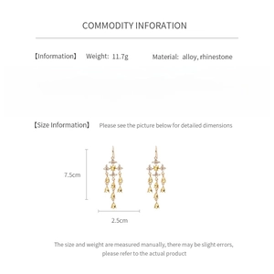 Infographic showing alloy star heart earrings dimensions 7.5x2.5cm and 11.7g weight