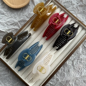 Set of six colorful 11cm minimalist hair claws displayed in a premium wooden jewelry tray