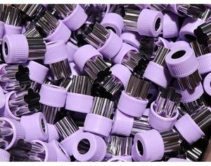 Vue détaillée de découpoirs à sandwich en acier inoxydable en forme de fleur violette