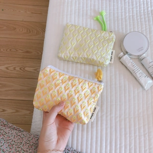 Mini pochette en toile jacquard florale pour pièces, cartes et écouteurs avec gland