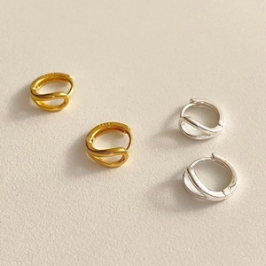 Detailed view of S925 sterling silver criss-cross hoop earrings in gold and silver
