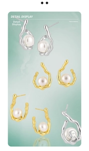 Dettaglio degli orecchini di perle in argento S925 con design a metallo liquido